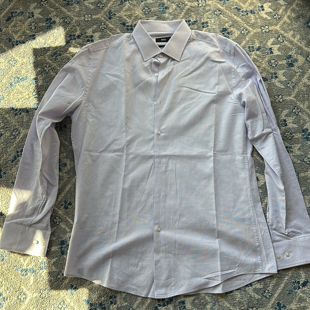 Hugo Boss like new Dress Shirt in light pink and blue dots in slim fit
